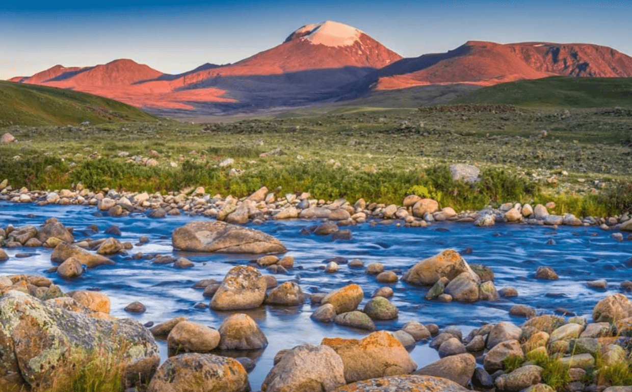 Отгонтэнгэр хайрханы аялал